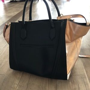 G.I.L.I Leather purse